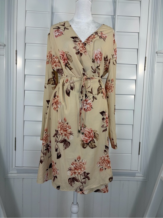 Selfie Leslie Dresses & Skirts - NWT Cream Beige Floral Wrap Dress with Pink Roses (XL)